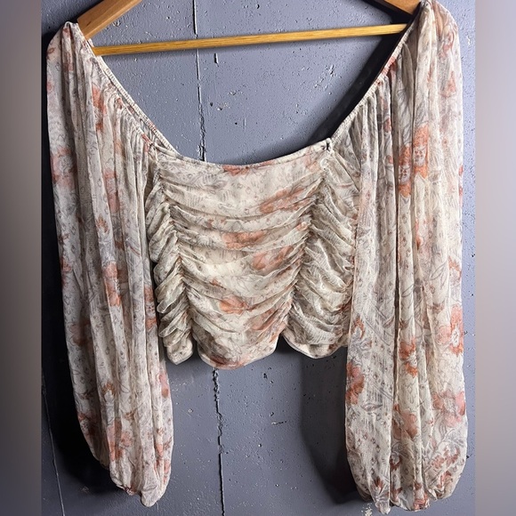 Free People Lilia Ruched Cropped Top floral Ivory. Size Medium - Picture 4 of 9